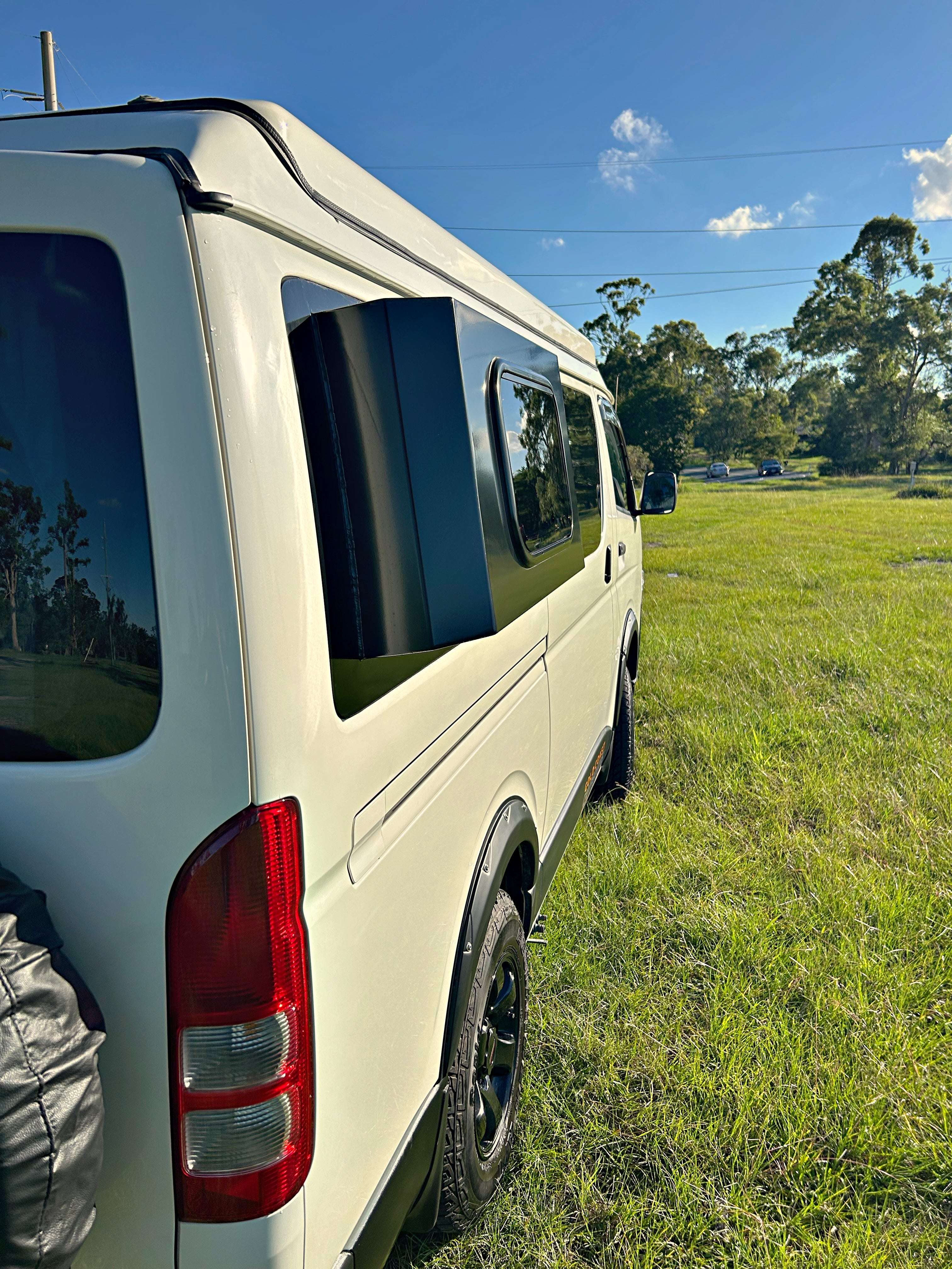 200 Series East/West V3 5 Seater - Made To Order – Goldcoast Campervans ...