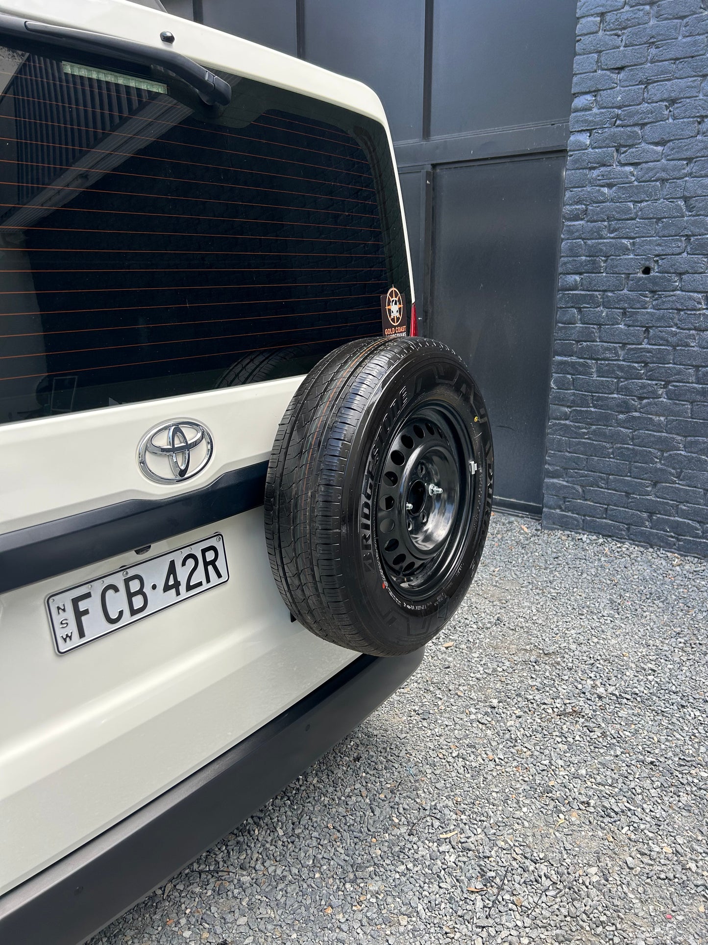 Universal spare wheel carrier
